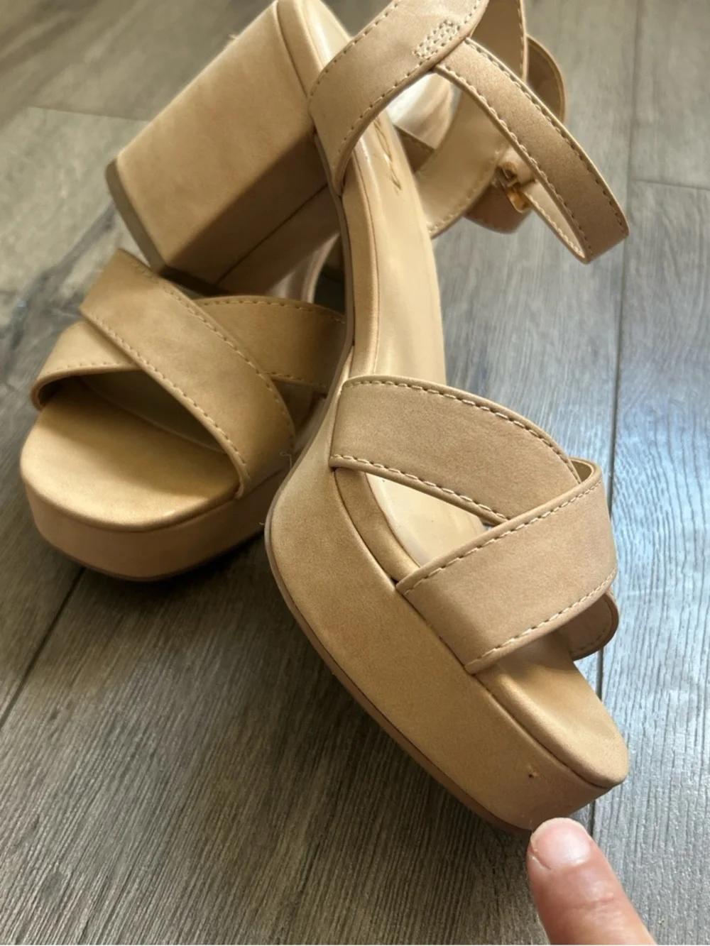 Soda Tan Cross-Strap Block Heel Sandals size 8 - Picture 7 of 7